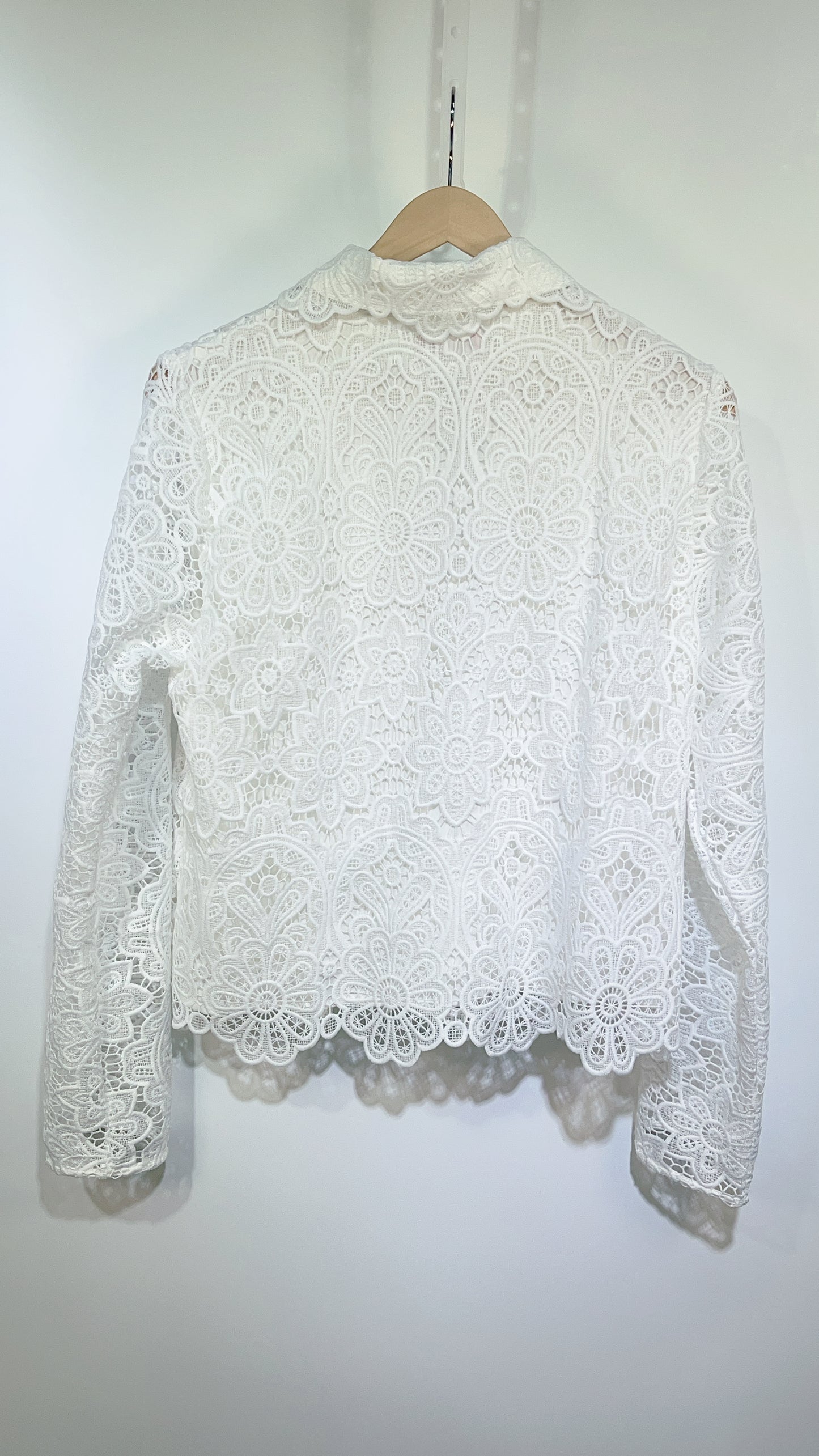 Lace shirt with long sleeve