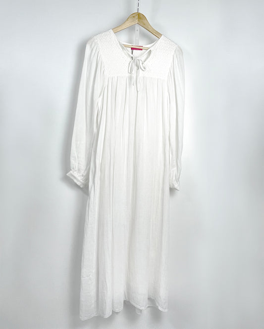 Cotton dress with contrast embroidery